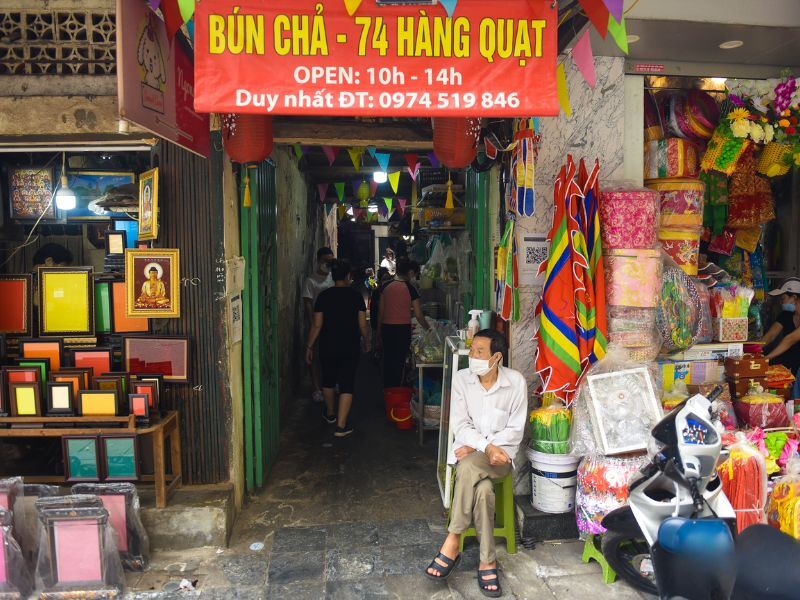 Start your Hanoi Travel with a flavorful bite